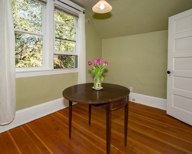 1618 E Mercer St #1-2 - Photo 3 of 10