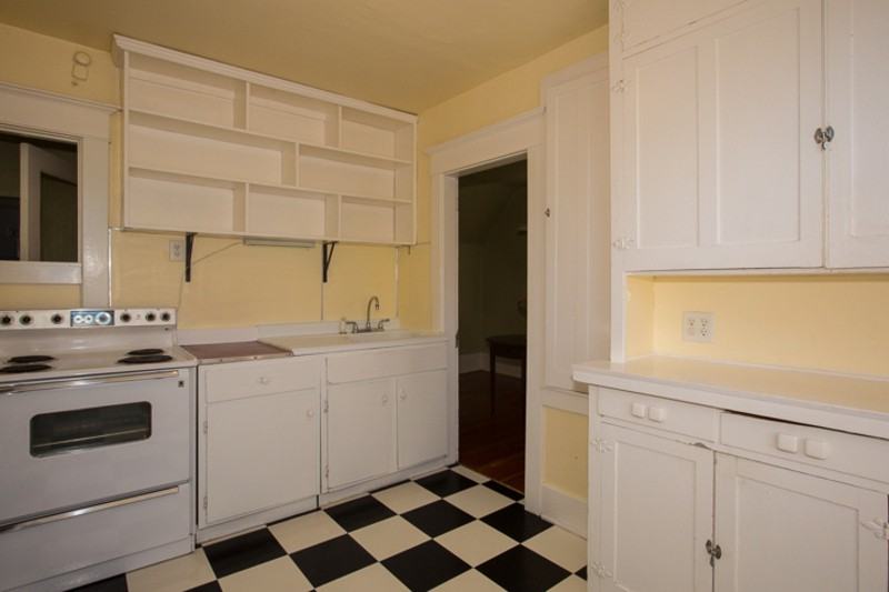 1618 E Mercer St #1-2 - Photo 4 of 10