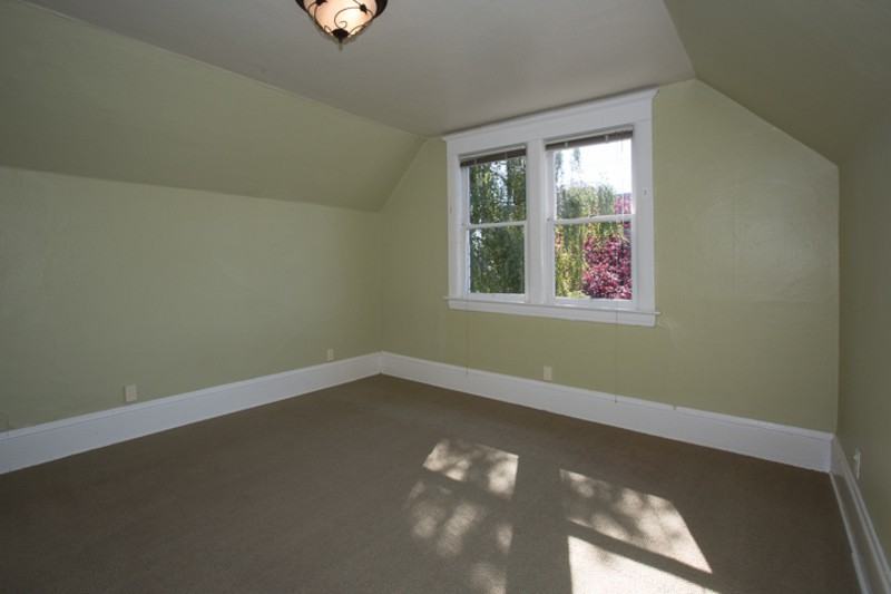 1618 E Mercer St #1-2 - Photo 7 of 10