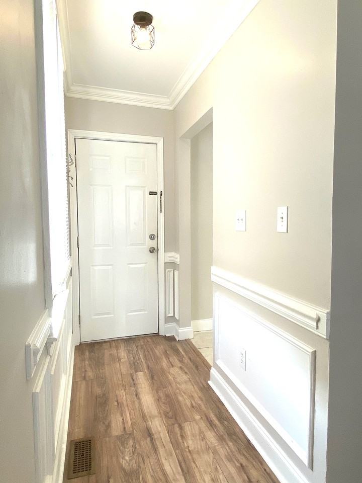 536 E Park Ave #C - Photo 2 of 10