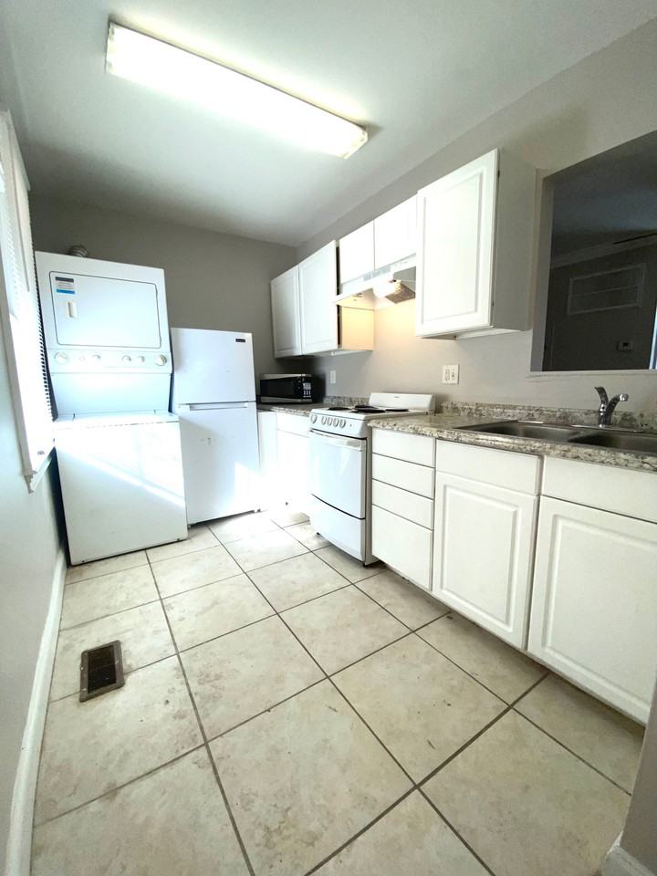 536 E Park Ave #C - Photo 3 of 10