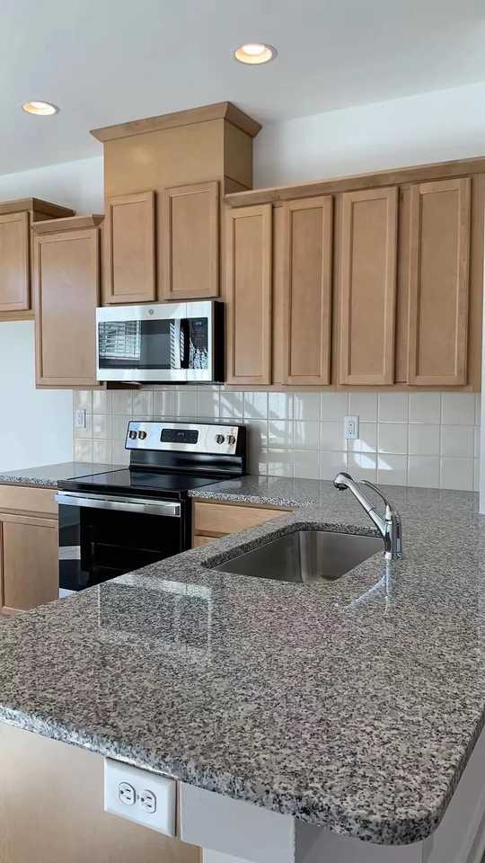 824 Seigle Point Dr - Photo 3 of 29