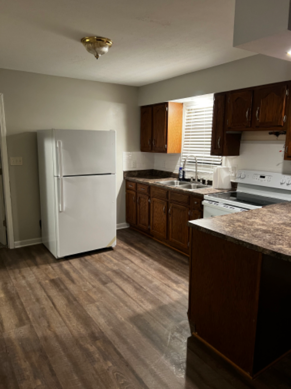 1319 Young St - Photo 2 of 12