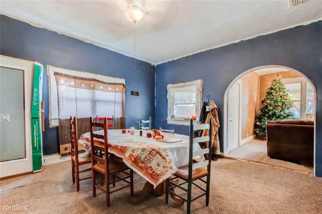 321 Green St - Photo 3 of 5