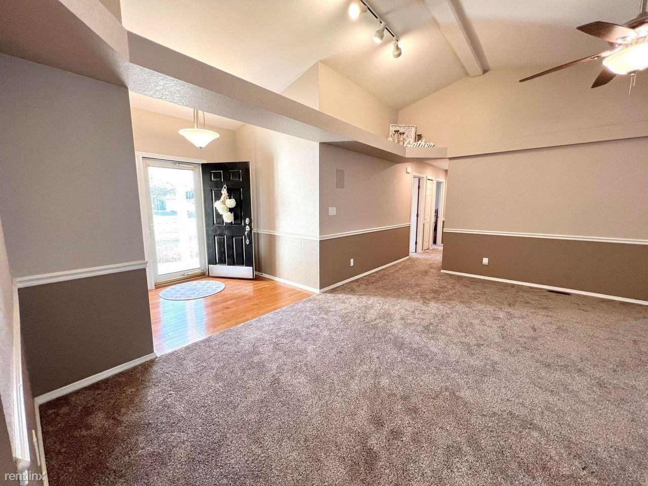 615 Sherwood Dr - Photo 3 of 15