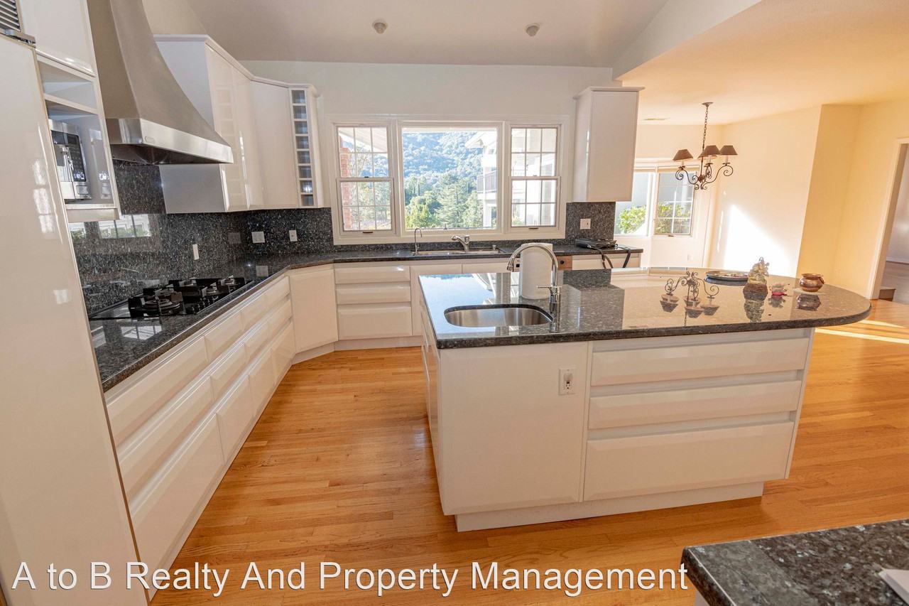 19208 Panorama Dr - Photo 3 of 32