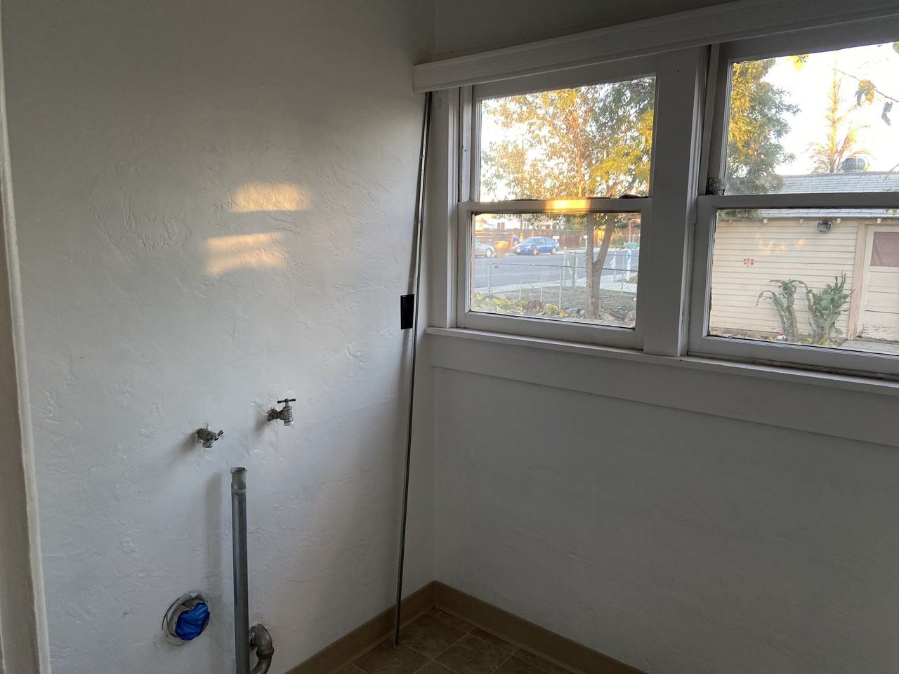 2429 N Inyo St - Photo 3 of 16