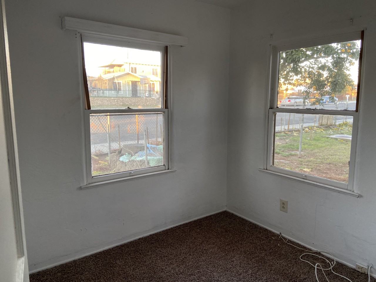 2429 N Inyo St - Photo 2 of 16