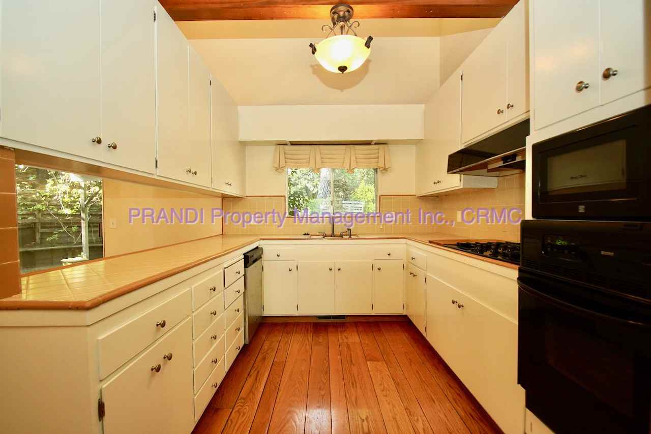 20 Graceland Dr - Photo 3 of 12