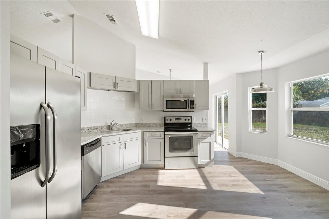 119 Pin Oak Pl - Photo 2 of 23