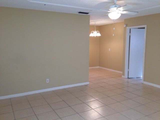 104 Inwood Cir - Photo 3 of 9