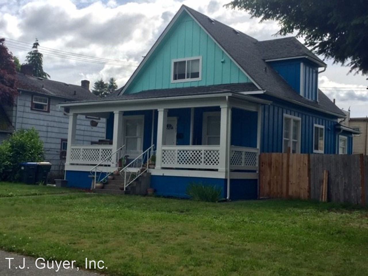 305 & 307 N Iron St. - Photo 2 of 10