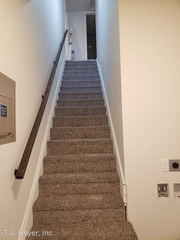 305 & 307 N Iron St. - Photo 3 of 10