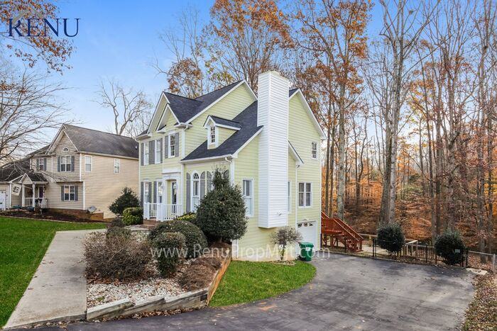 1052 Stamford Club Dr - Photo 2 of 17