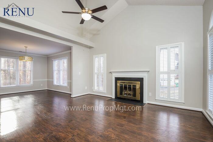 1052 Stamford Club Dr - Photo 3 of 17