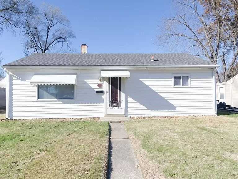 1112 Lilac Dr - Photo 2 of 11