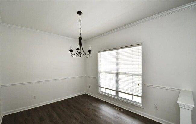 325 Ivy Park Ln - Photo 2 of 11