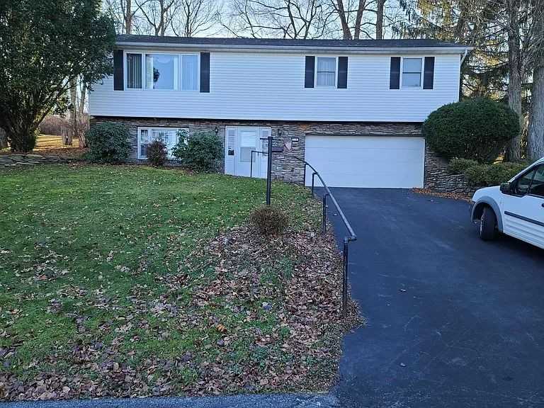 116 Carol Dr - Photo 2 of 10