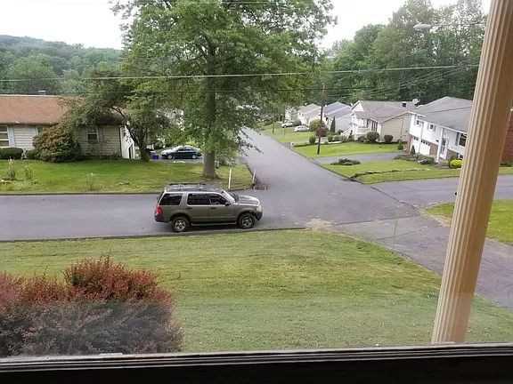 116 Carol Dr - Photo 3 of 10