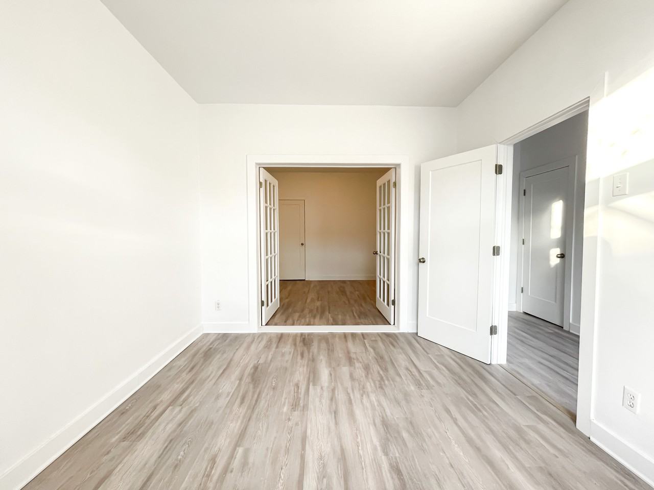 331 6e Avenue - Photo 3 of 13