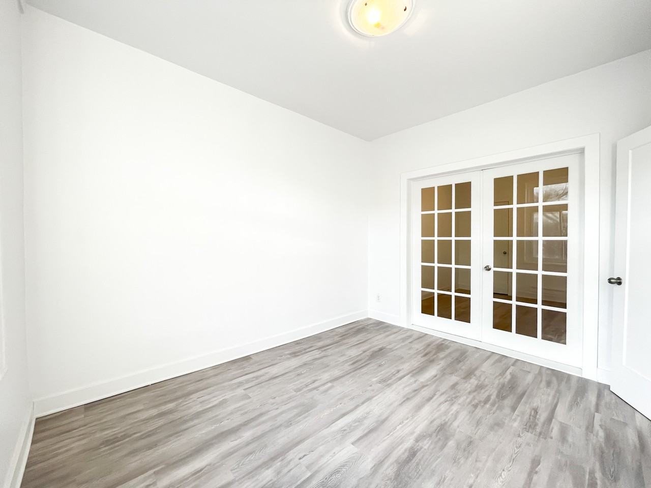 331 6e Avenue - Photo 2 of 13