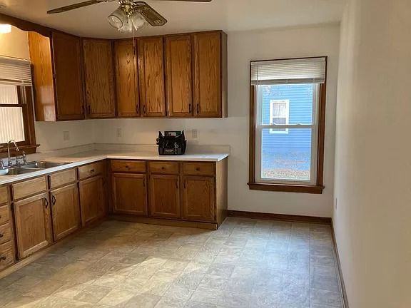 315 N Snead St - Photo 3 of 10