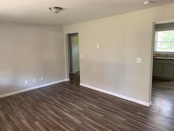 2119 Wilshire Cir - Photo 3 of 18