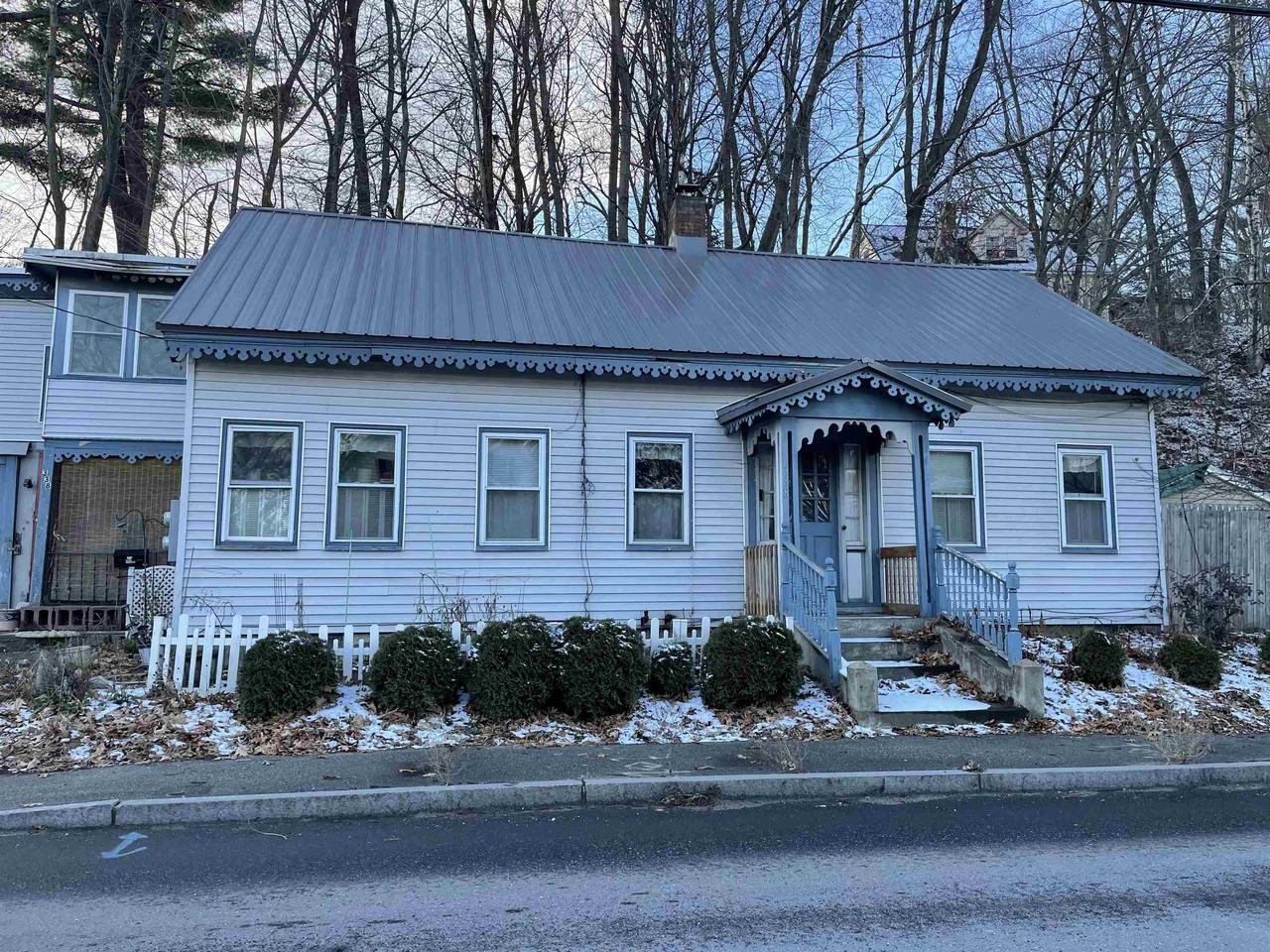 338 Front St, Manchester, NH 03102 2 Bedroom House for 1,400/month
