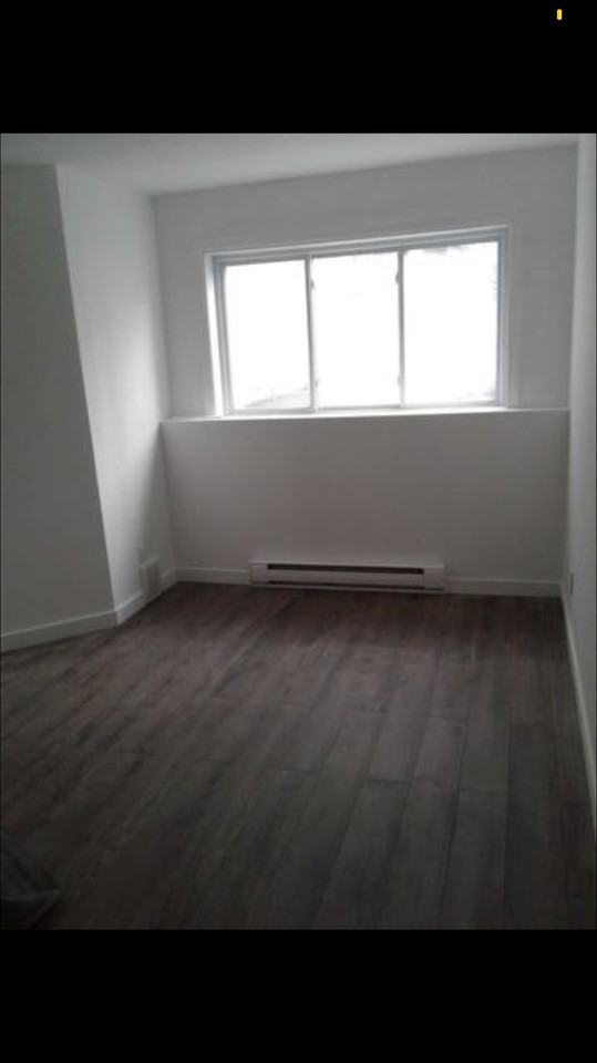 7103 Av Léonard-De Vinci - Photo 2 of 9