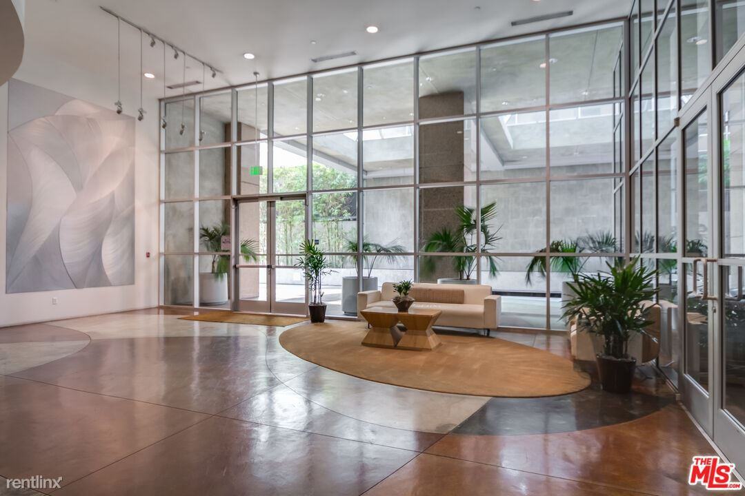 801 S Grand Ave #2007 - Photo 3 of 10