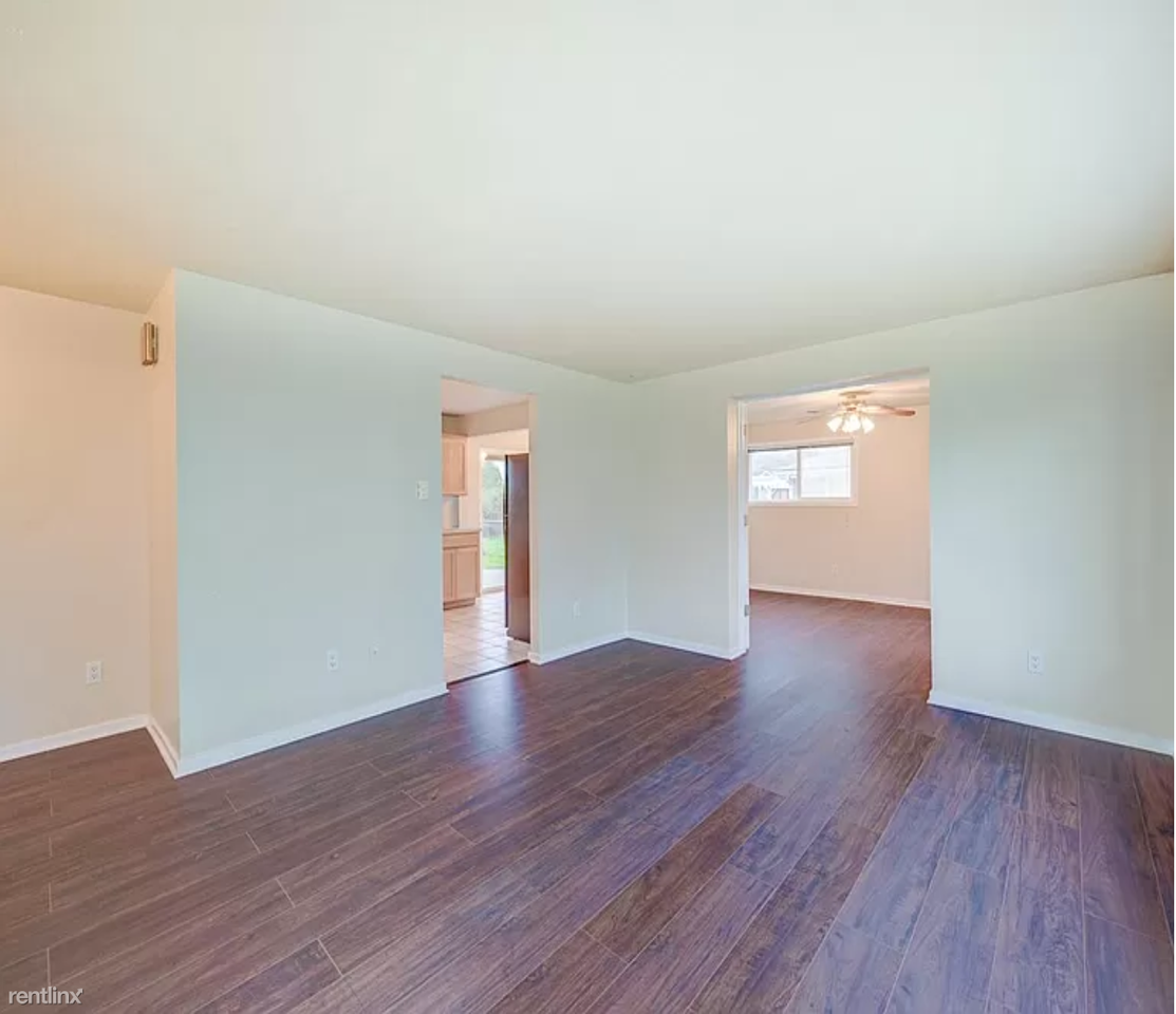 11117 6th Ave W - Photo 2 of 4