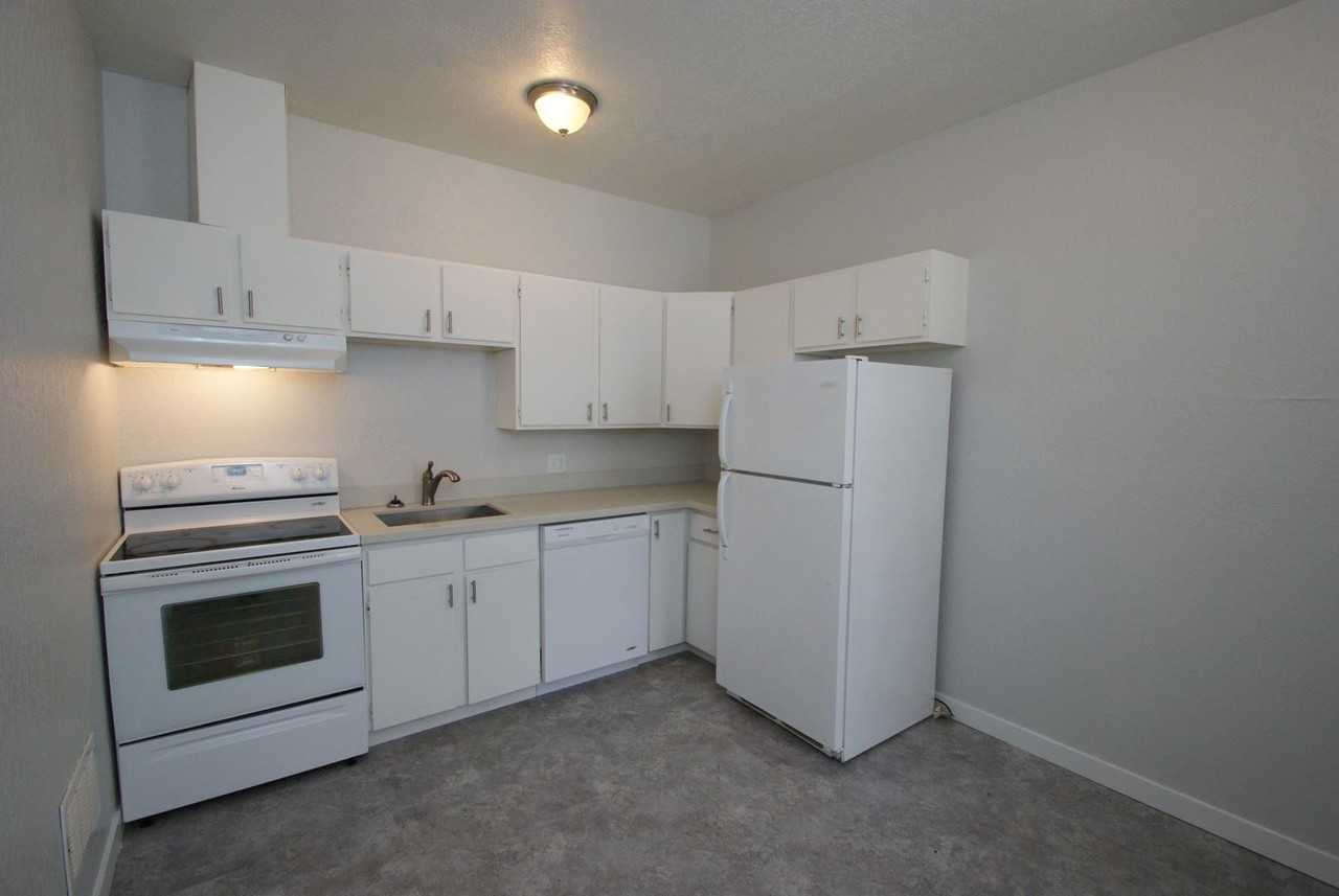 3617 WOODLAND PARK AVE N - Photo 2 of 11