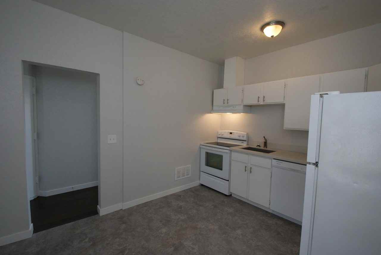 3617 WOODLAND PARK AVE N - Photo 3 of 11