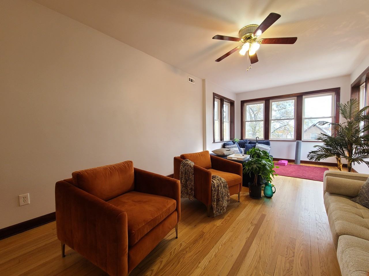 Avers Apt - Photo 3 of 11