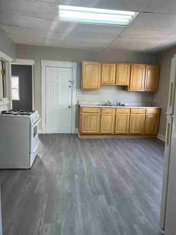 10304 Shale Ave - Photo 3 of 10