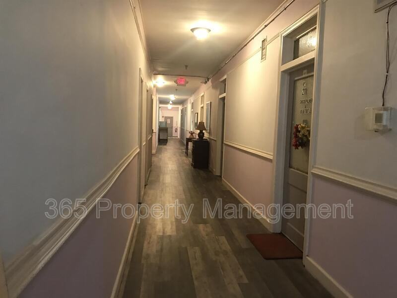 101 101 West Oak Street - 209 - Photo 2 of 4