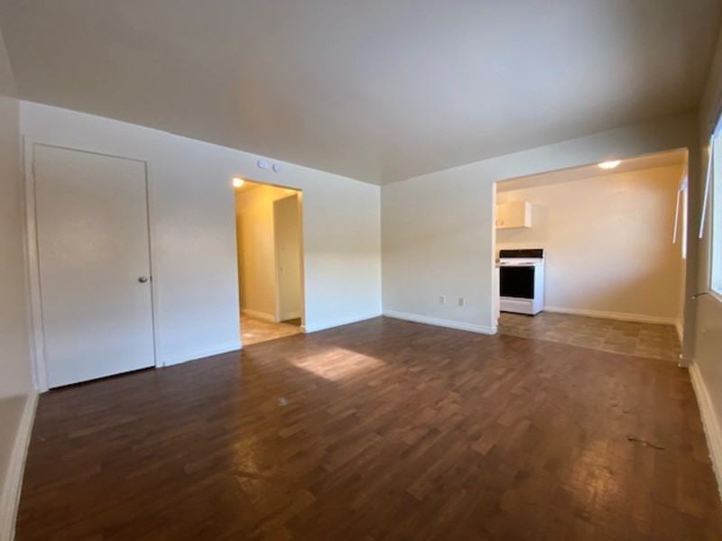 728 W Maxwell Ave - Photo 2 of 7