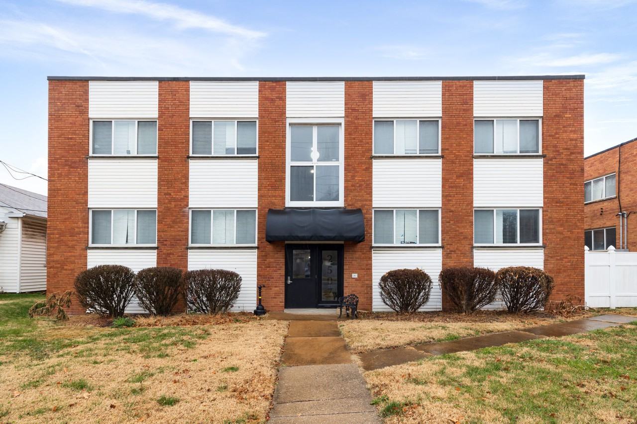 2507 S Big Bend Blvd