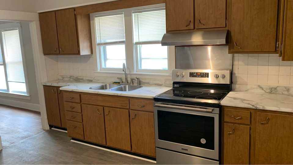 313 E Newkirk St #1 - Photo 3 of 14