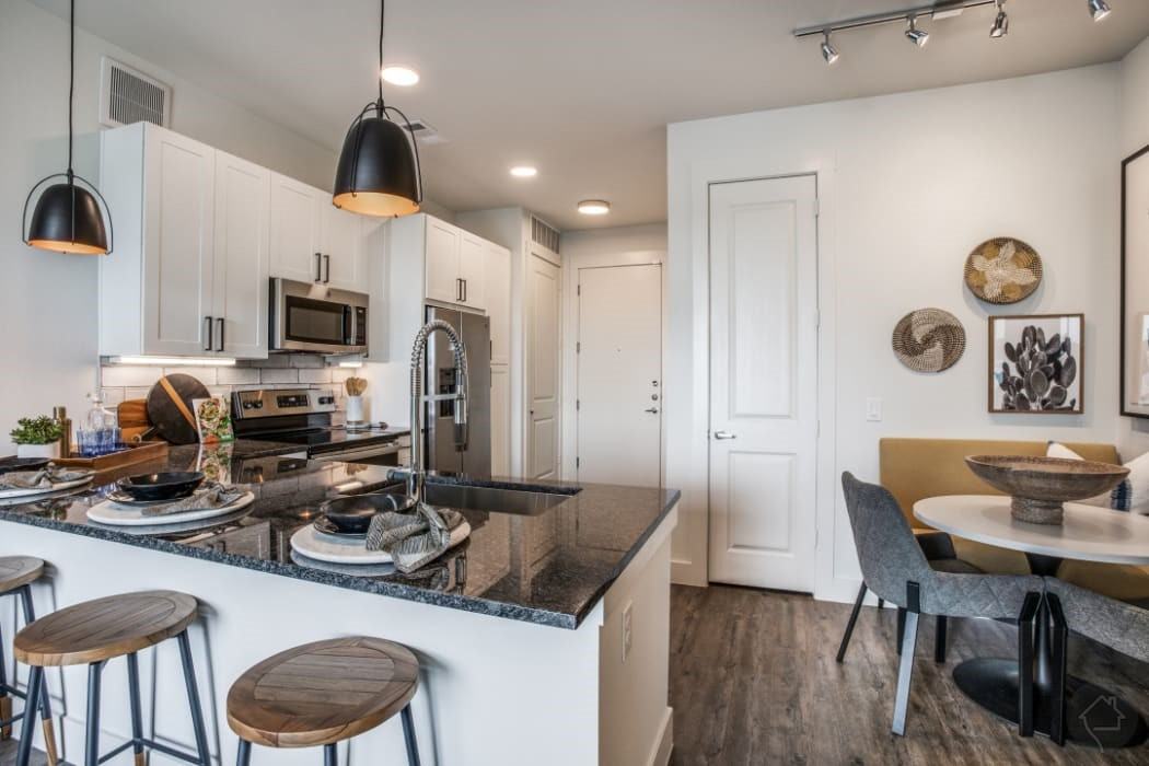 6205 N Lamar Blvd - Photo 6 of 14