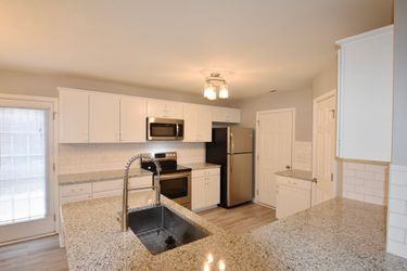 1246 Maple Ridge Dr - Photo 3 of 15
