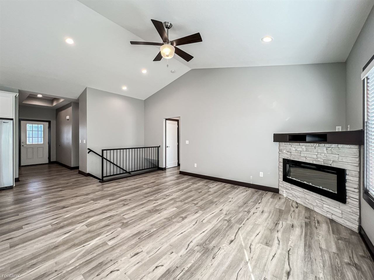 1855 Ne Little Beaver Dr - Photo 3 of 38