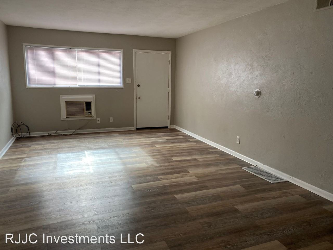 1921 Oxford Circle - Photo 2 of 8