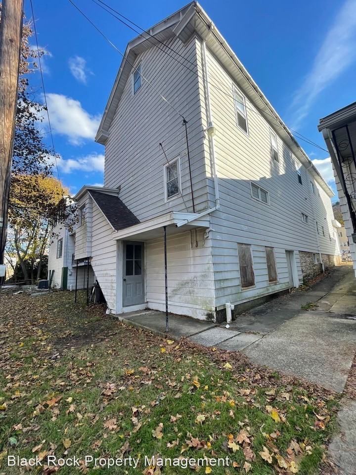 232 W Catawissa St Apt 2nd 3, Nesquehoning, PA 18240 2 Bedroom
