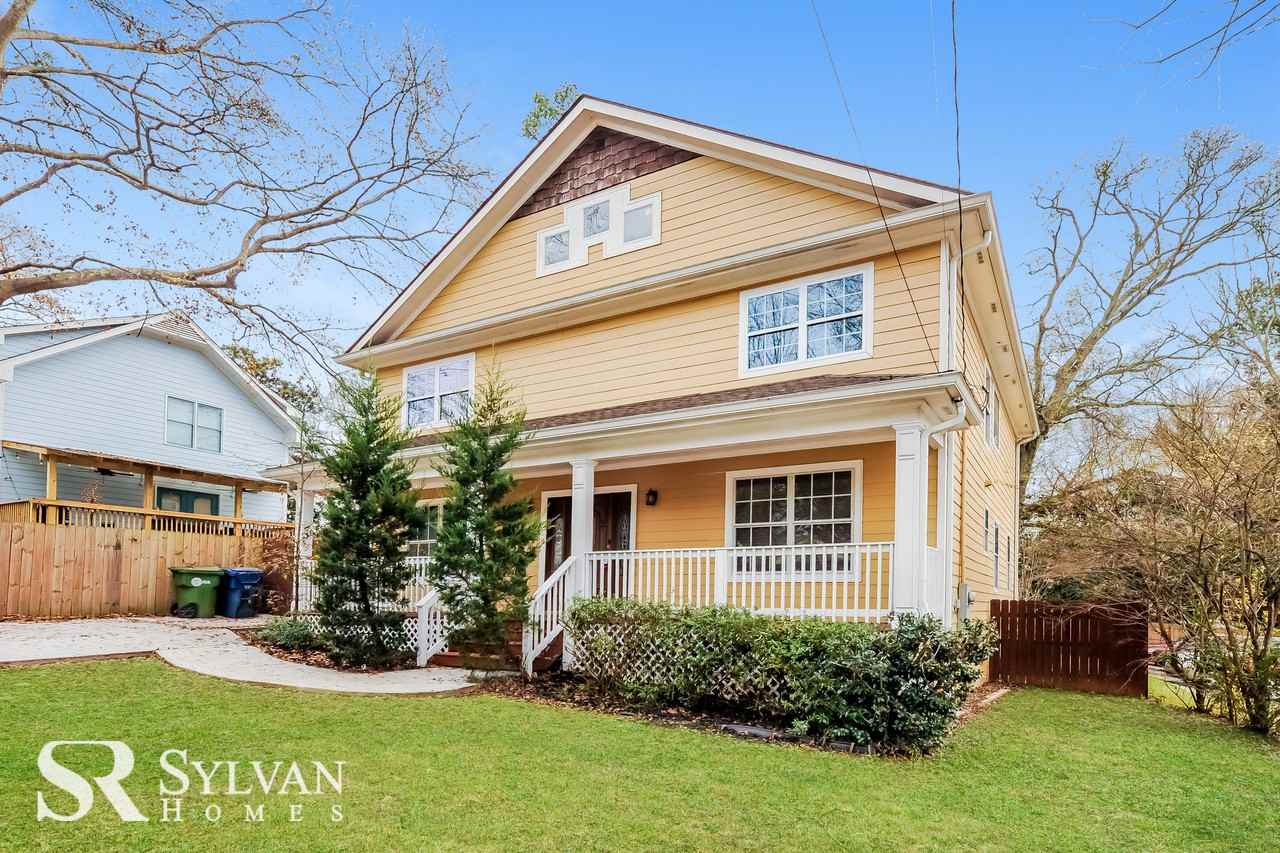 2483 Memorial Dr Se - Photo 2 of 15