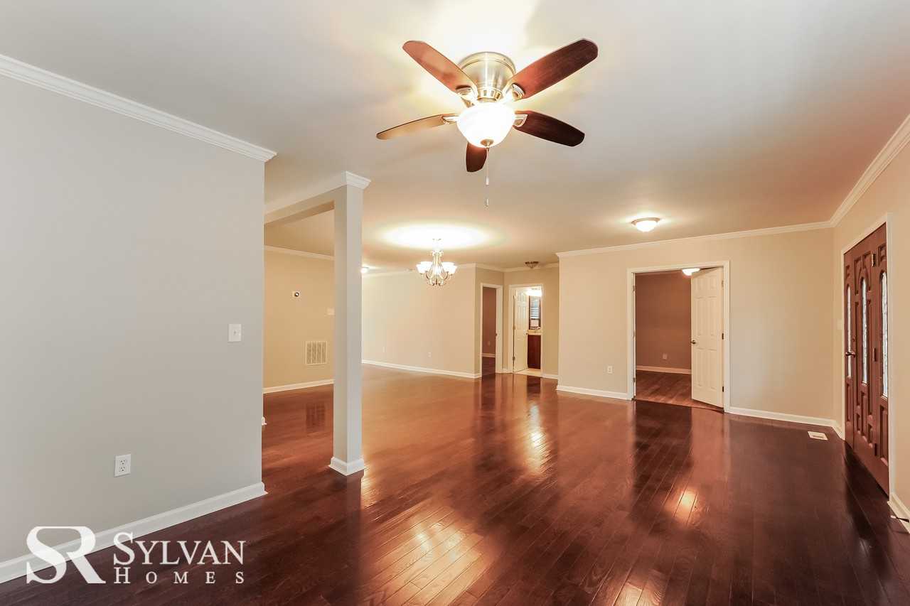 2483 Memorial Dr Se - Photo 3 of 15