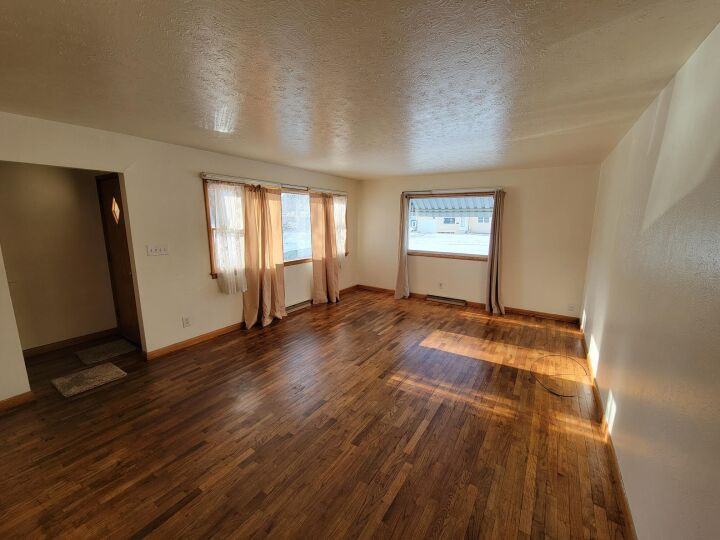 921 5th Ave - Photo 2 of 8