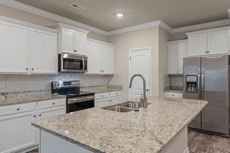 300 Dinner Tree Sq - Photo 6 of 34