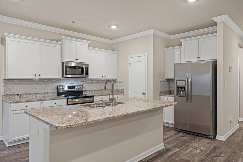 300 Dinner Tree Sq - Photo 7 of 34