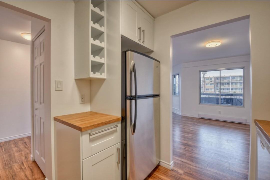 4190 Boulevard Saint-Jean #105 - Photo 2 of 11